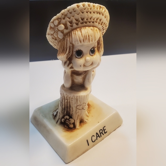 Vintage Russ and Wallace Berrie 1976 Cute Big Eyes Little Girl Figurine "I Care" - Picture 6 of 13